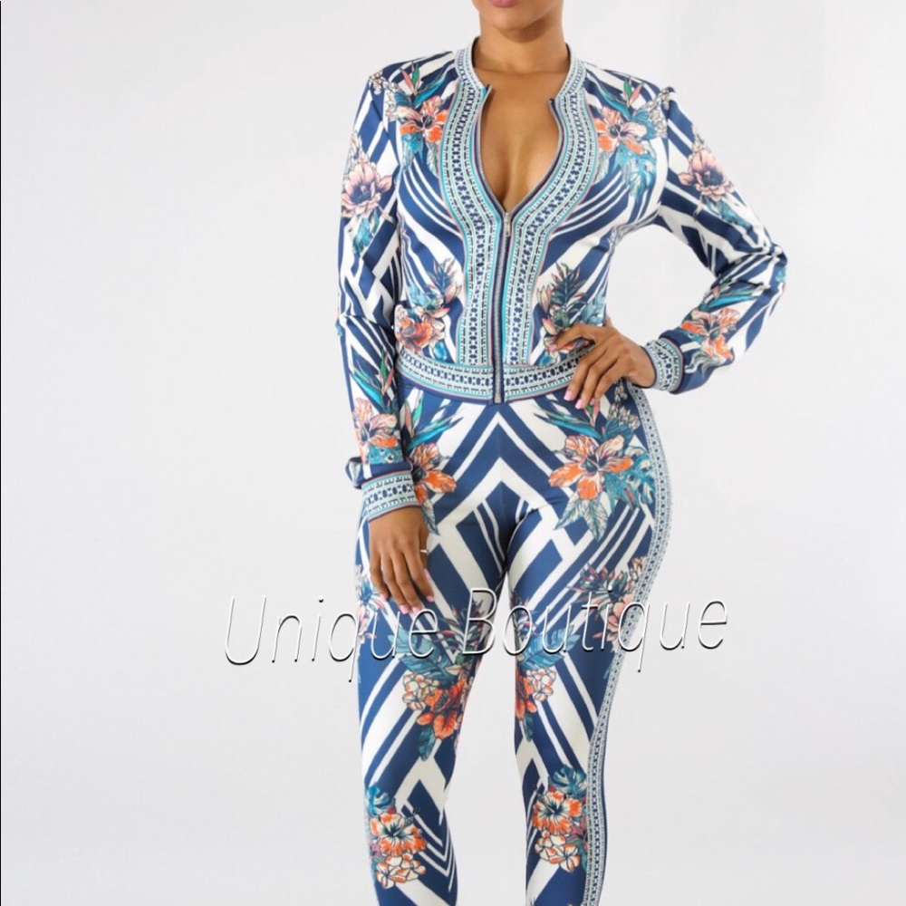 Floral two pc pants set.